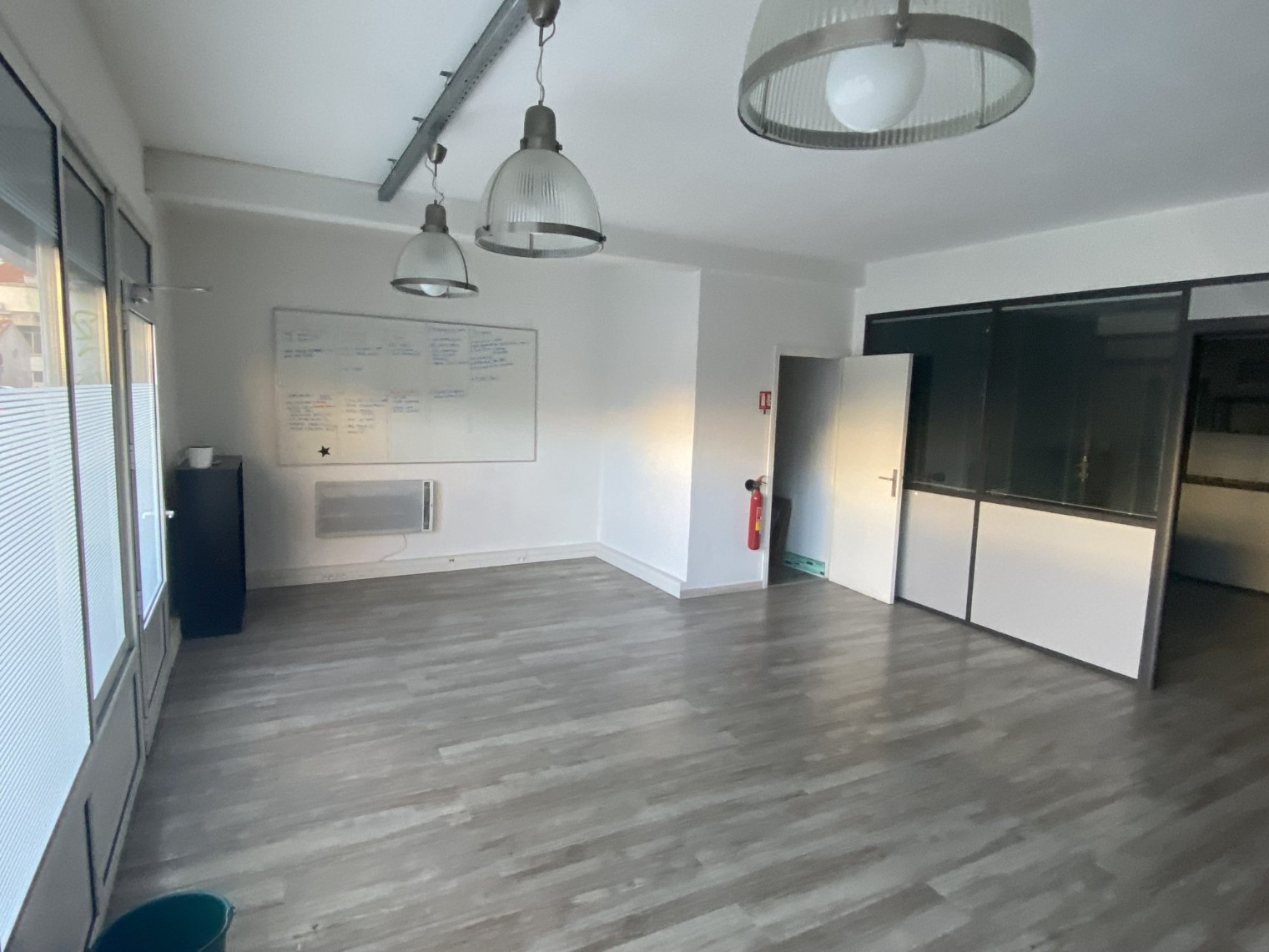 
                                                Location
                                                 Local commercial Coteau