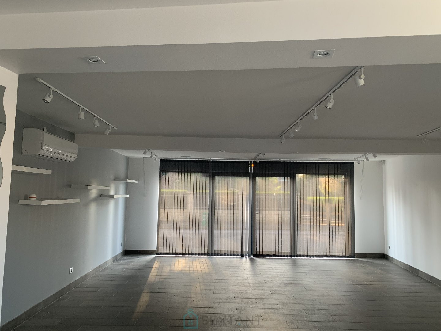 
                                                Vente
                                                 Local commercial Les Essarts