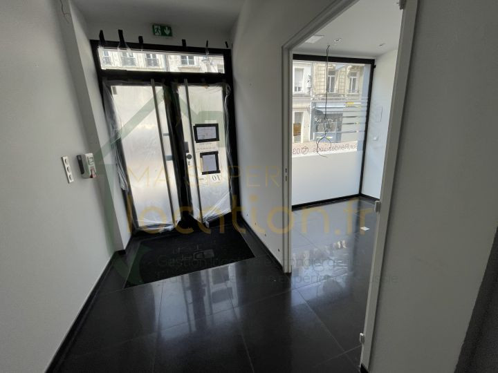 
                                                Location
                                                 Local commercial moderne en plein centre-ville
