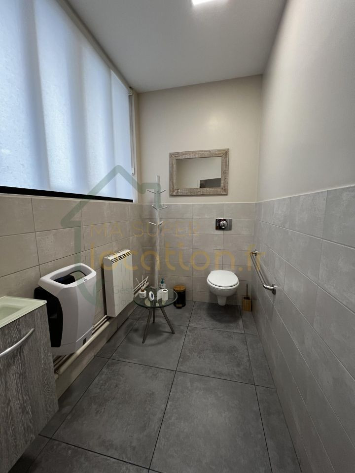 
                                                Vente
                                                 Local commercial PREMIUM loué