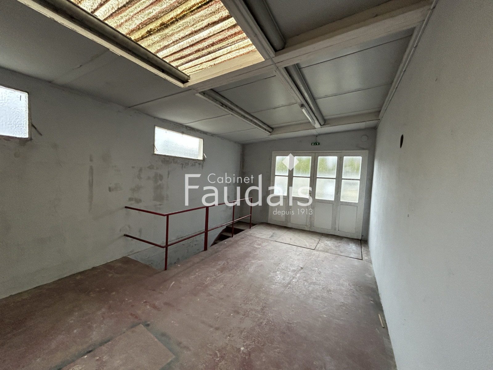 
                                                Location
                                                 local commercial sur axe passager