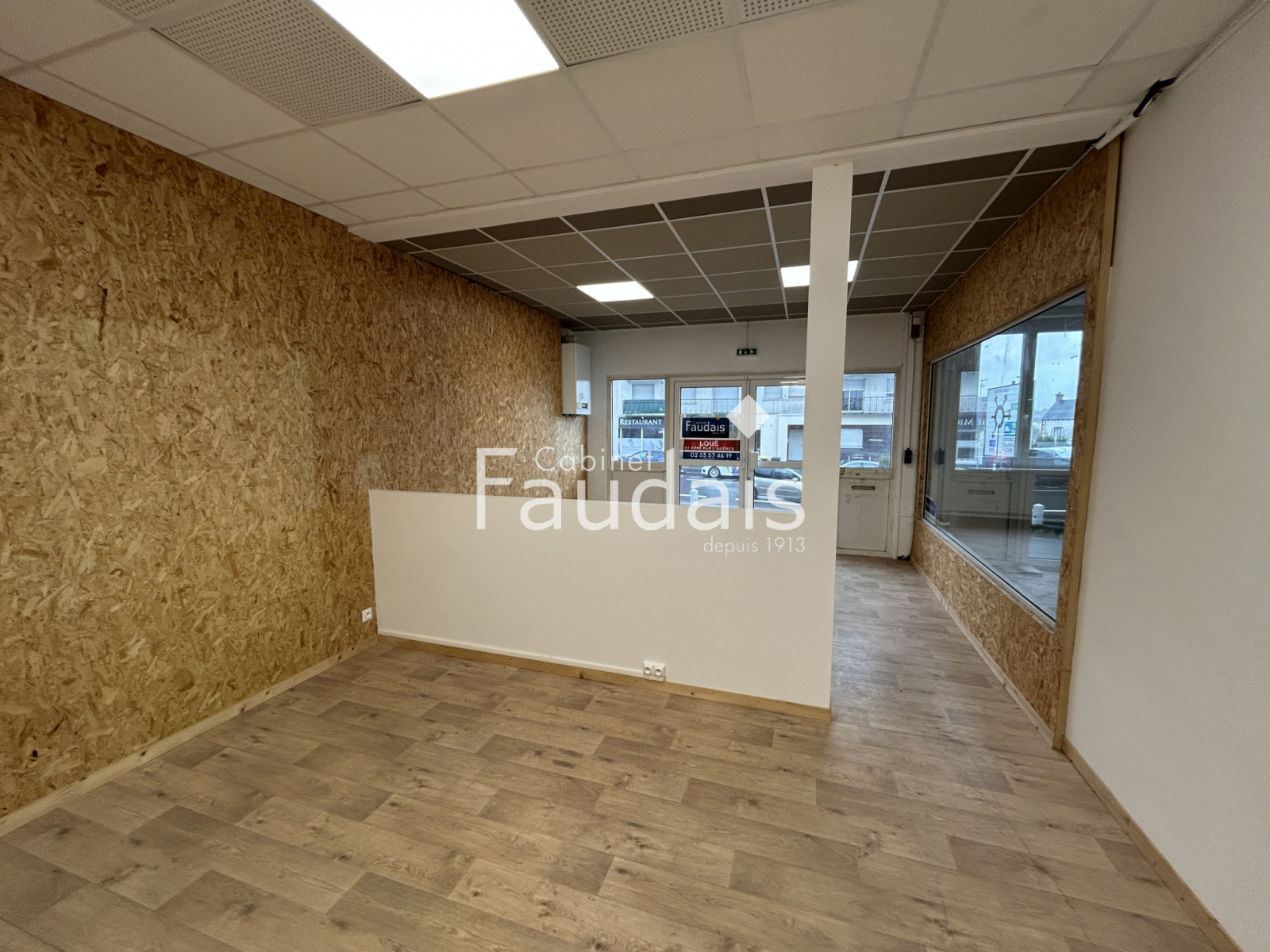 
                                                Location
                                                 local commercial sur axe passager