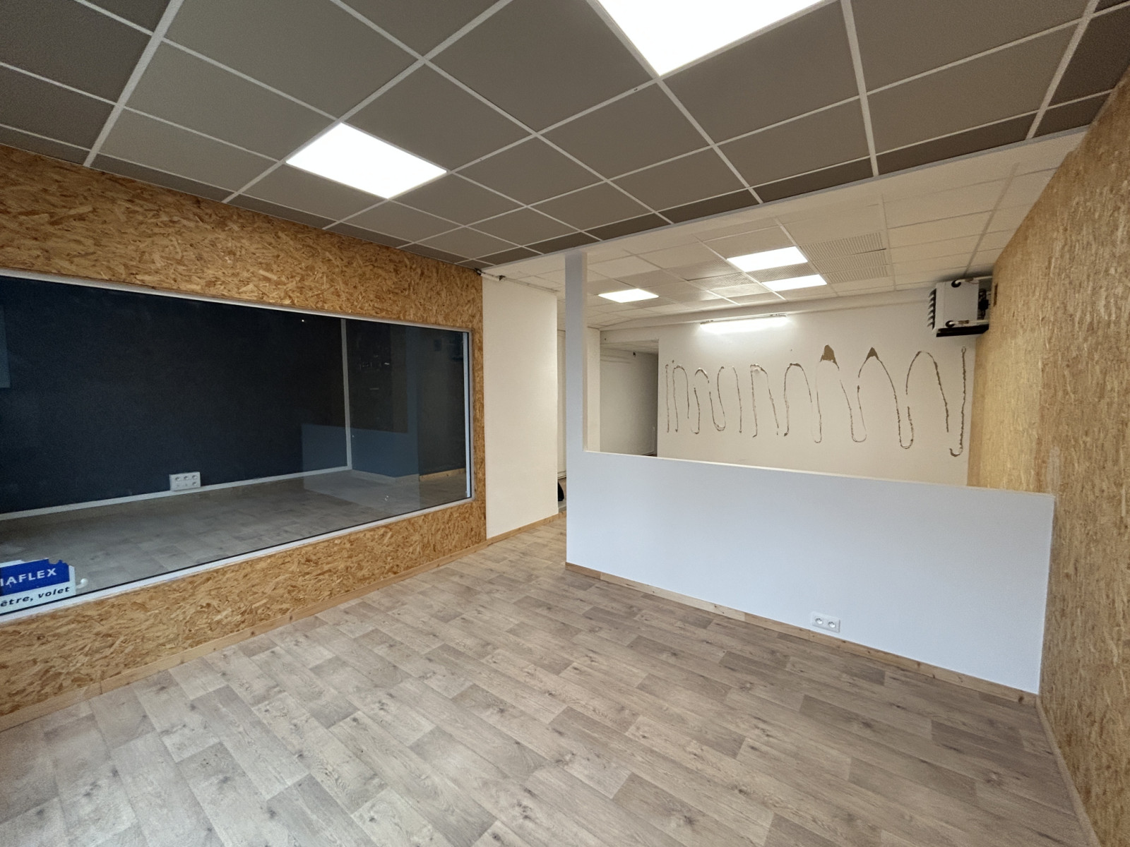 
                                                Location
                                                 local commercial sur axe passager