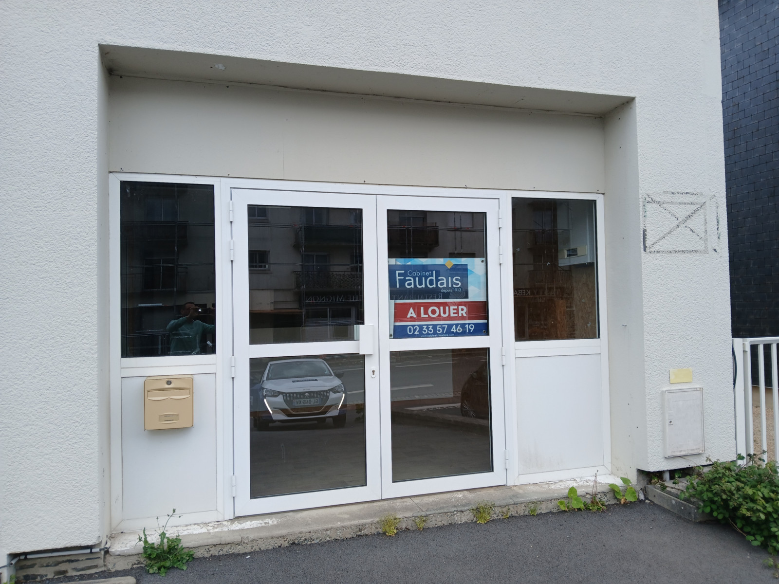 
                                                Location
                                                 local commercial sur axe passager