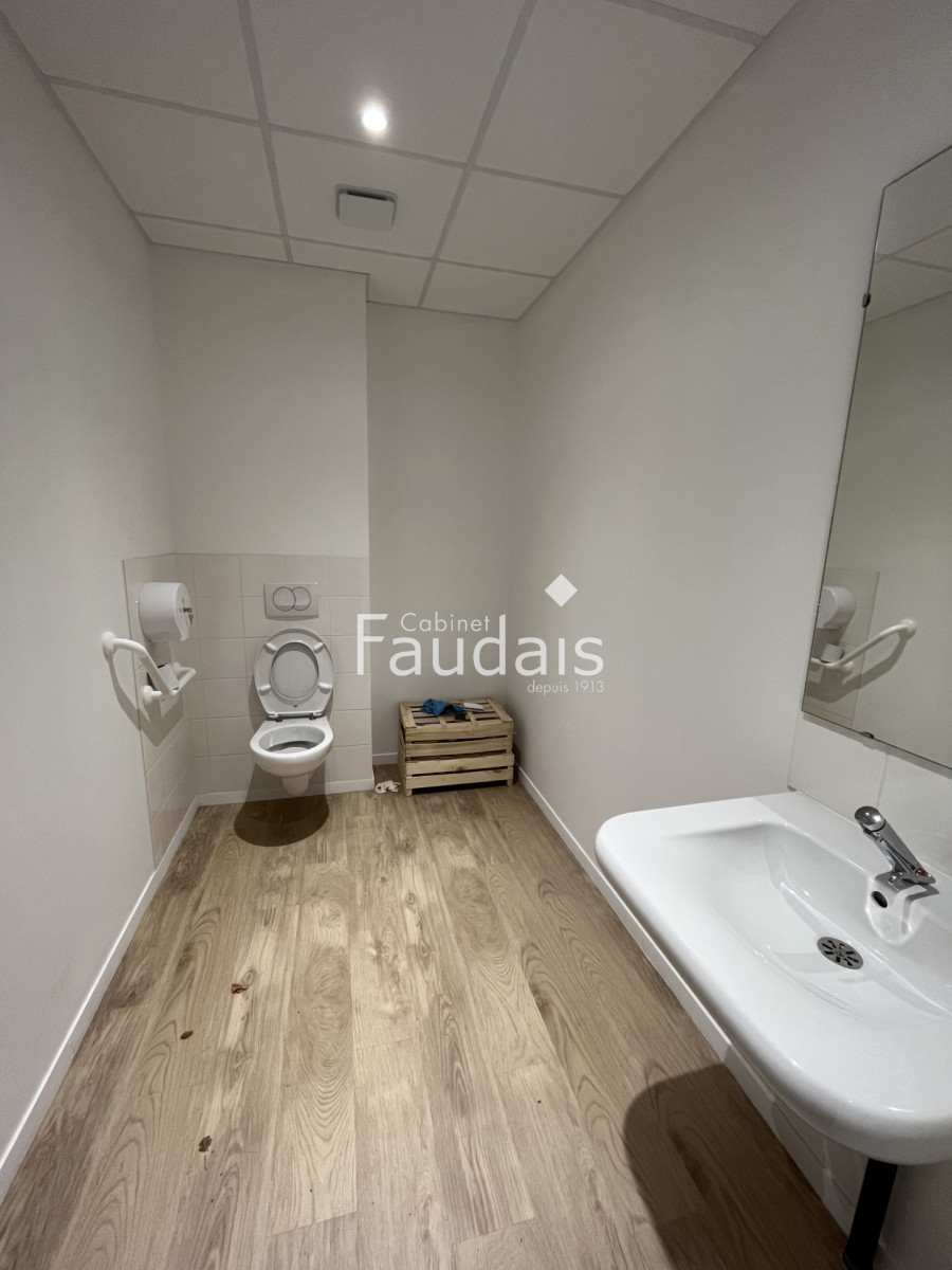 
                                                Vente
                                                 local commercial TORIGNY LES VILLES