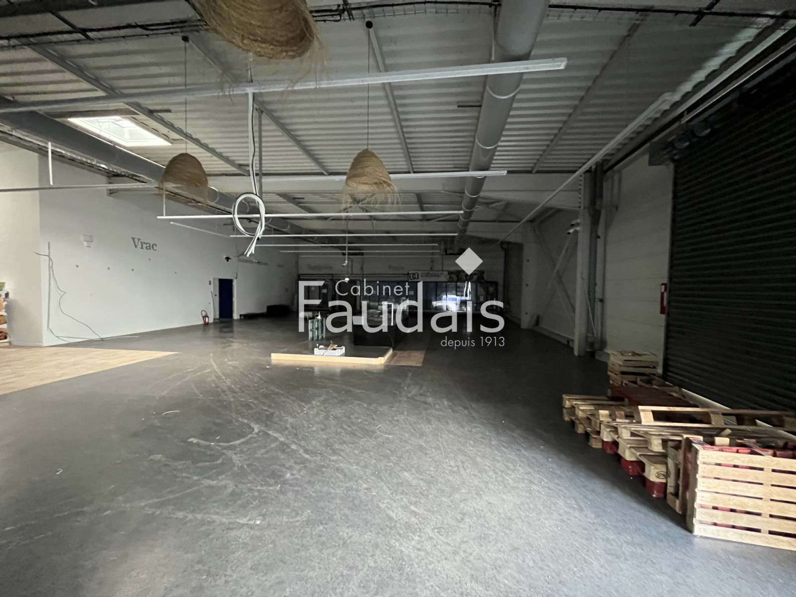 
                                                Vente
                                                 local commercial TORIGNY LES VILLES