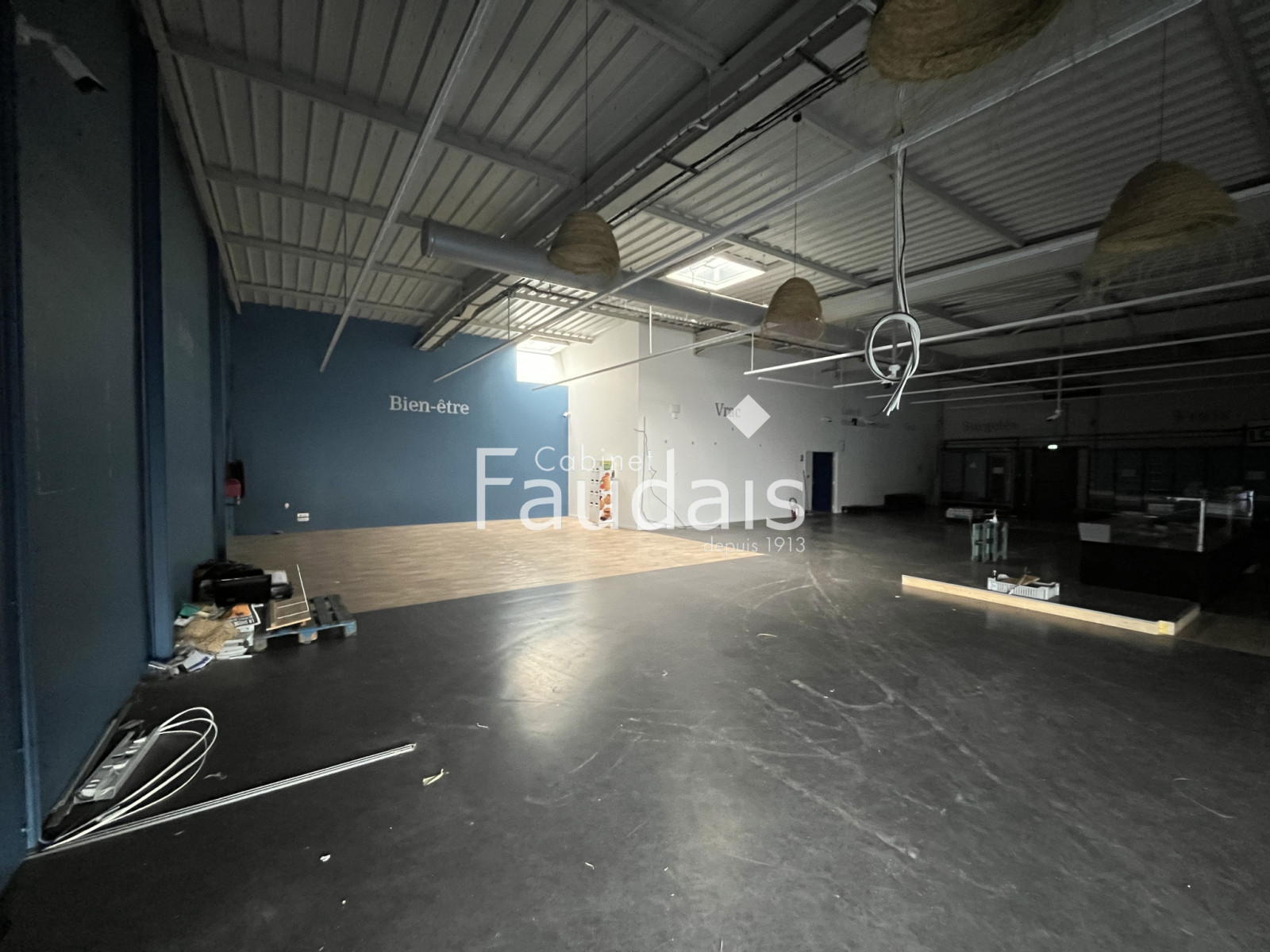 
                                                Vente
                                                 local commercial TORIGNY LES VILLES