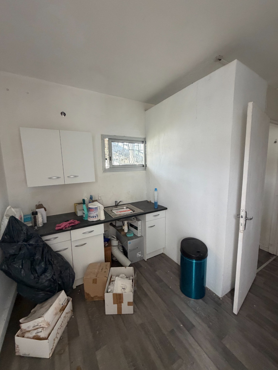 
                                                Location
                                                 Local commercial vide de 32 m2