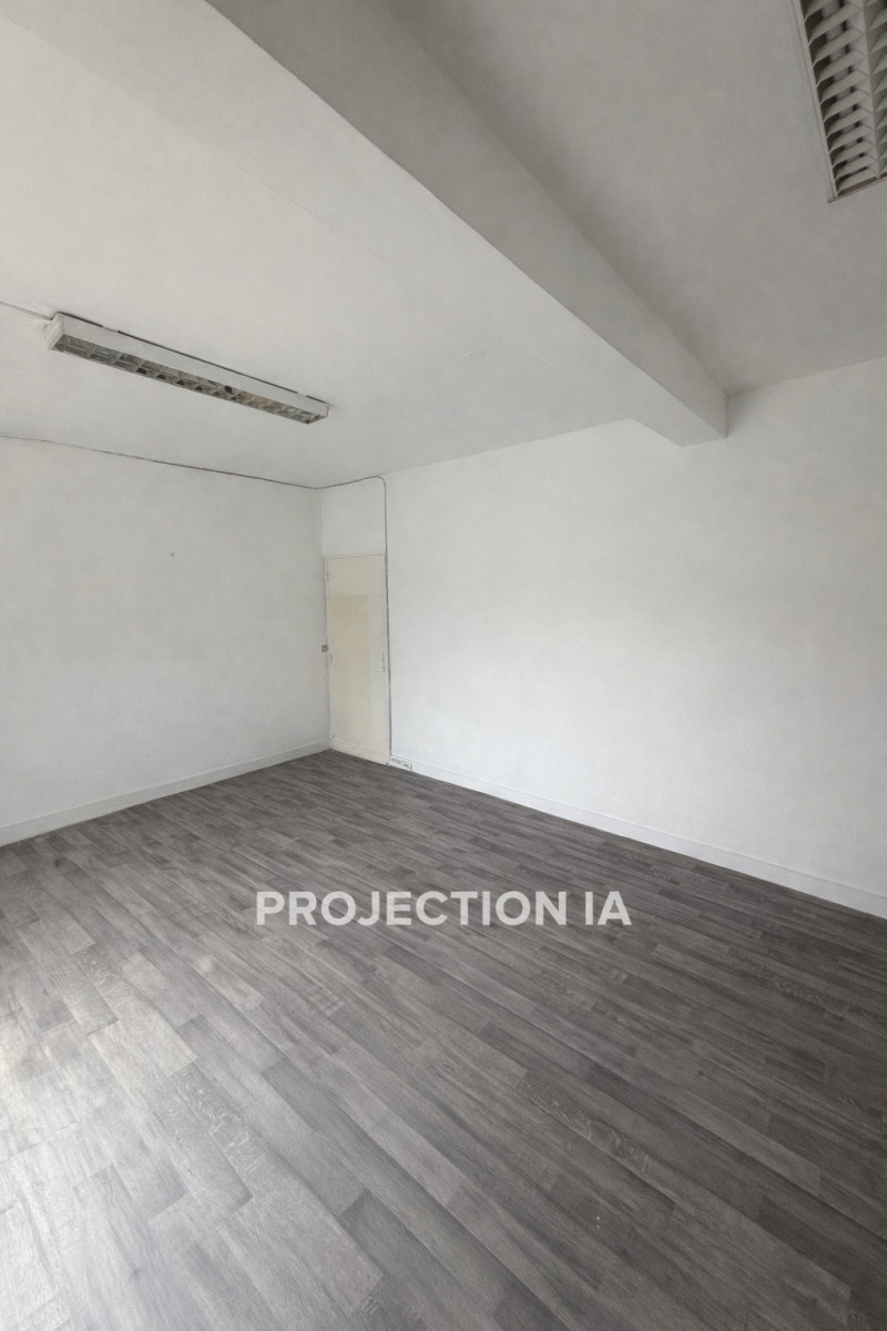 
                                                Location
                                                 Local commercial vide de 32 m2