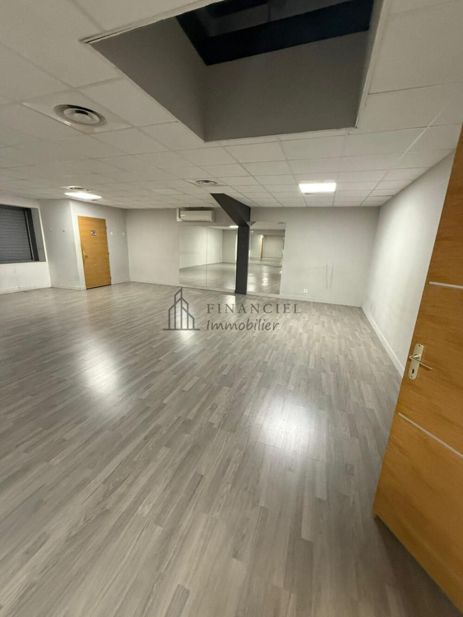 
                                                Location
                                                 LOCAL D'ACTIVITE - 5 PIECES - PINCE VENT