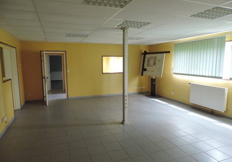 
                                                Location
                                                 Local d'activités à vendre ou à louer - 600 m² - proximité Valenciennes