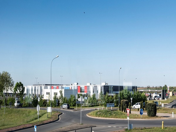 
                                                Location
                                                 Local d'activités de 352 m² à louer – Neuville-de-Poitou (86)