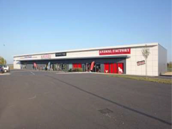 
                                                Location
                                                 Local d'activités de 352 m² à louer – Neuville-de-Poitou (86)