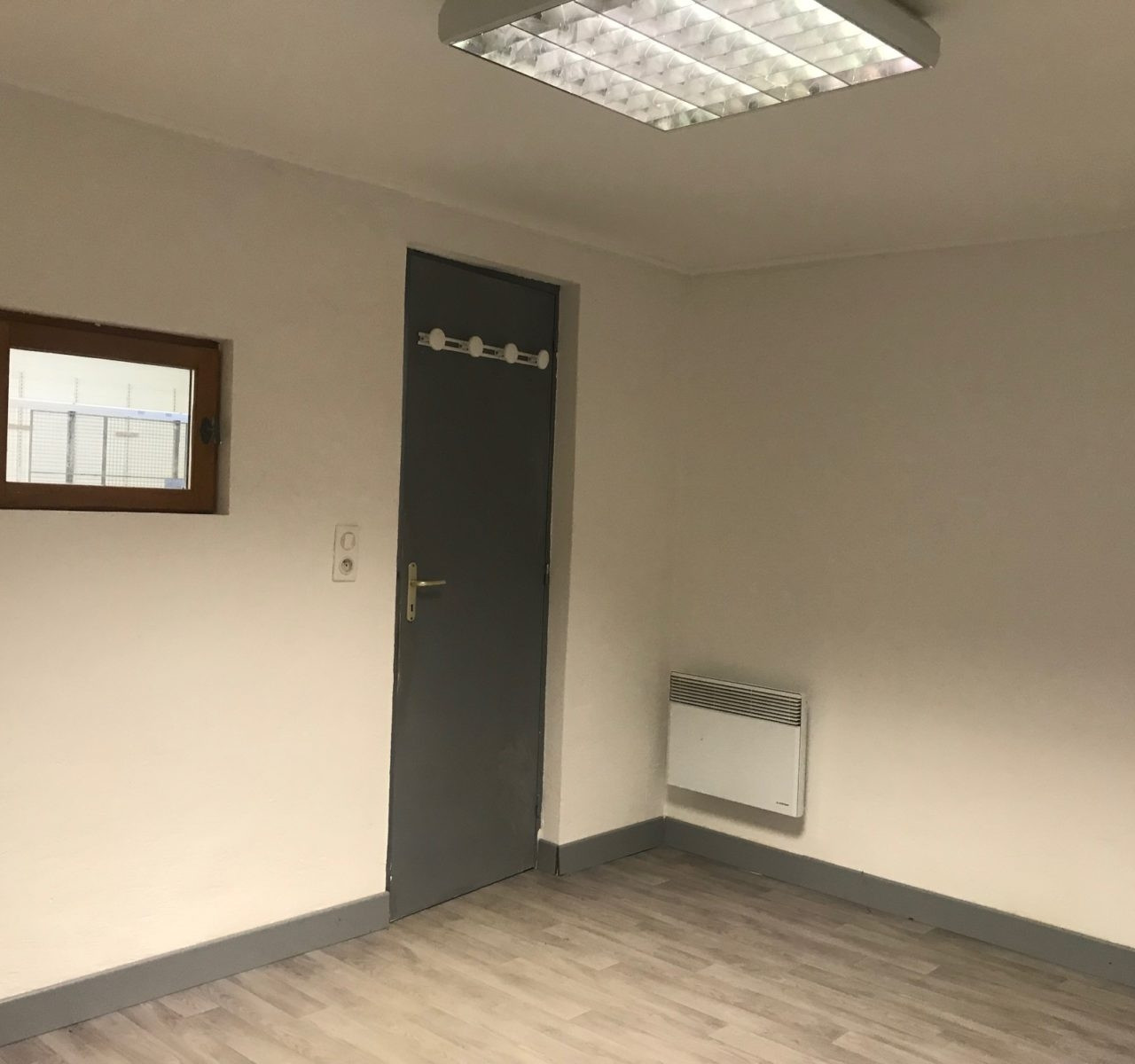 
                                                Vente
                                                 Local d'activités d'une surface de 300 m² à vendre proche de Beaune