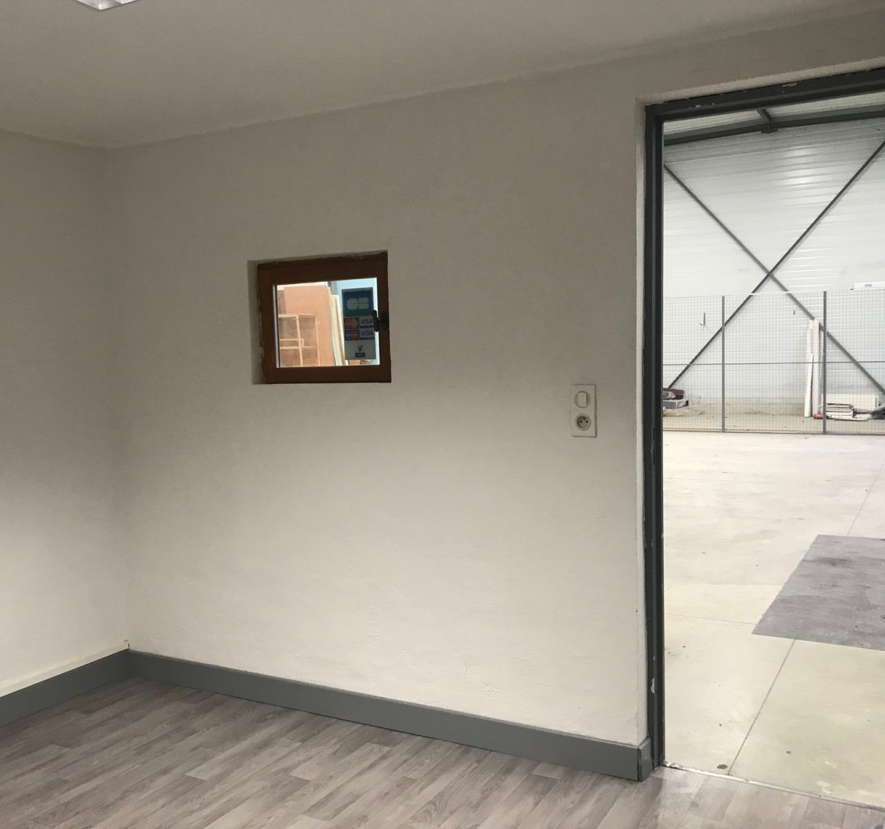 
                                                Vente
                                                 Local d'activités d'une surface de 300 m² à vendre proche de Beaune