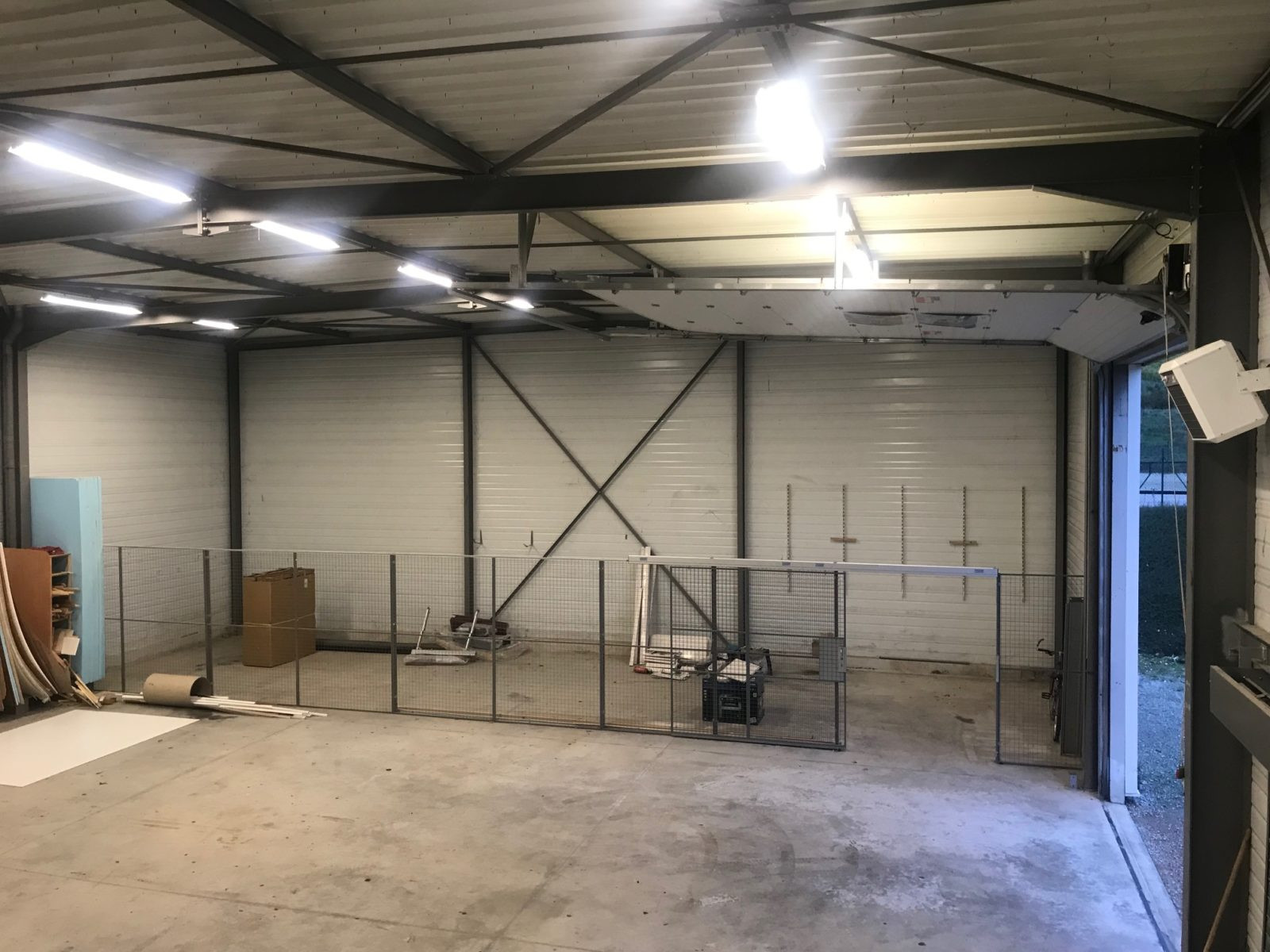 
                                                Vente
                                                 Local d'activités d'une surface de 300 m² à vendre proche de Beaune