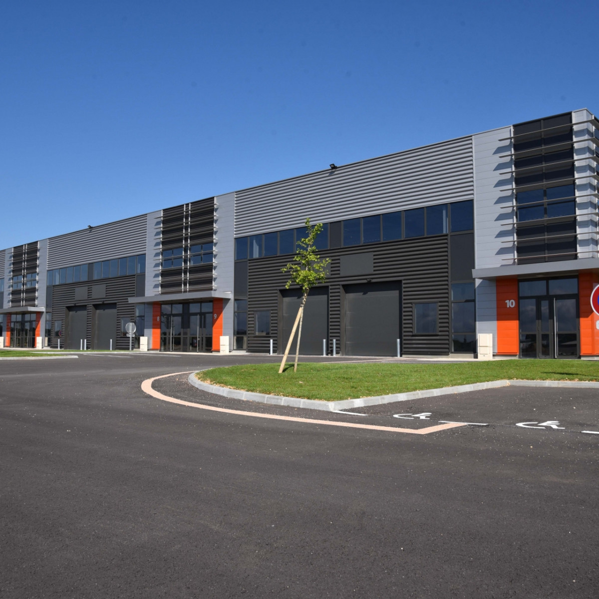 
                                                Location
                                                 Local d'activités neufs de 400 m² à louer - Poitiers