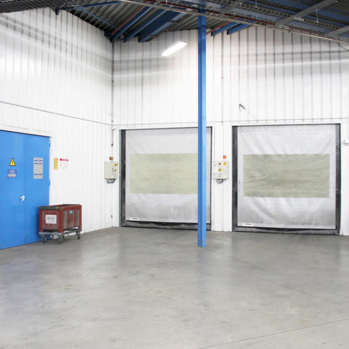 
                                                Vente
                                                 Local industriel d'une surface totale de 10 000m²  à acheter dans le Nièvre