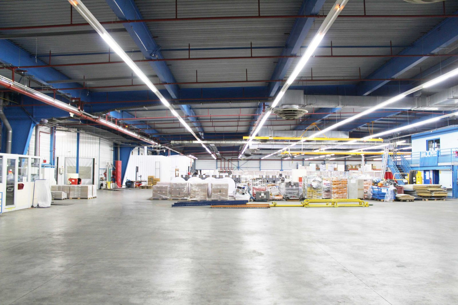 
                                                Vente
                                                 Local industriel d'une surface totale de 10 000m²  à acheter dans le Nièvre
