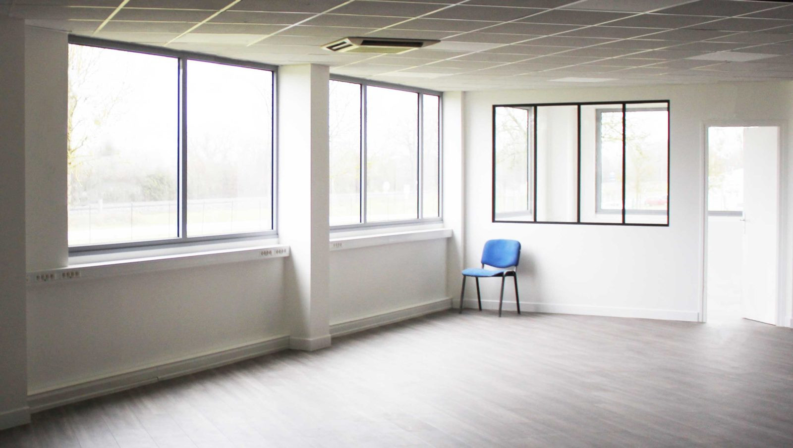 
                                                Vente
                                                 Local industriel d'une surface totale de 10 000m²  à acheter dans le Nièvre