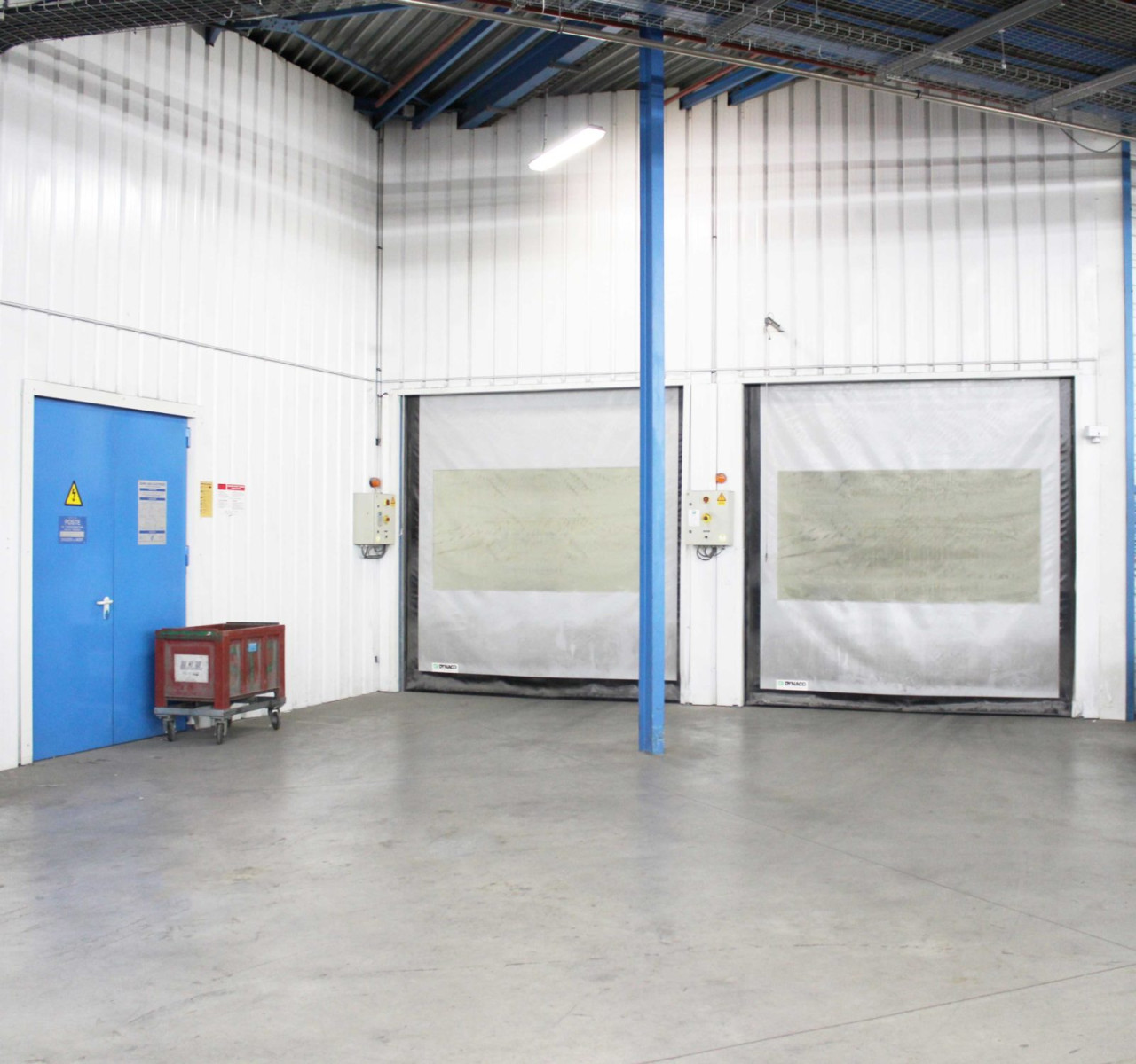 
                                                Vente
                                                 Local industriel d'une surface totale de 10 000m²  à acheter dans le Nièvre