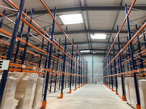 
                                                Location
                                                 Local logistique de 3 076 m² à Brive-la-Gaillarde