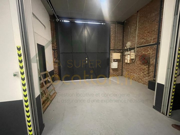 
                                                Location
                                                 Local professionnel 351 m2 - 9 pièces