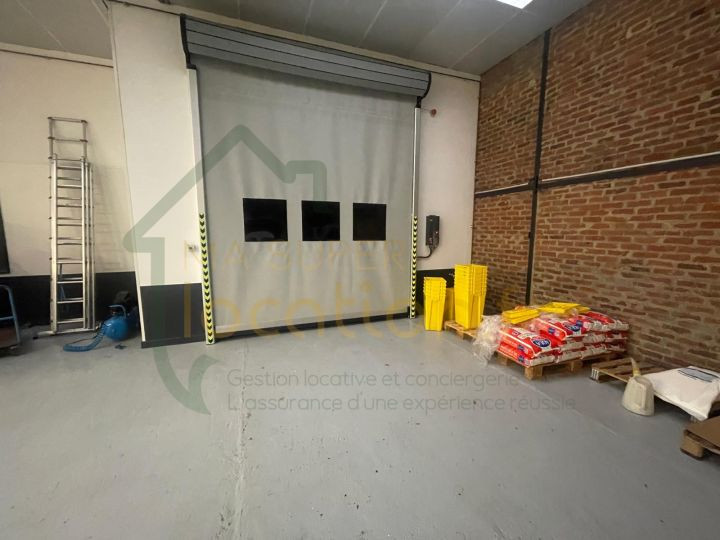
                                                Location
                                                 Local professionnel 351 m2 - 9 pièces