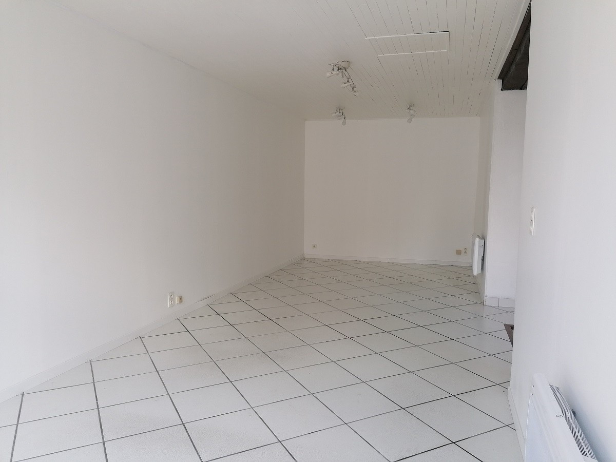 
                                                Location
                                                 Local Professionnel 37 m² 2 pièces