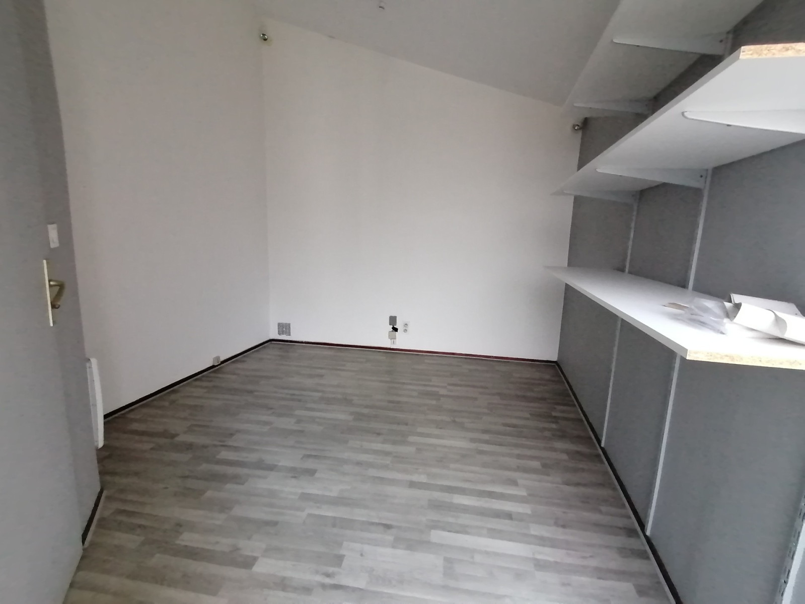 
                                                Location
                                                 Local Professionnel 37 m² 2 pièces