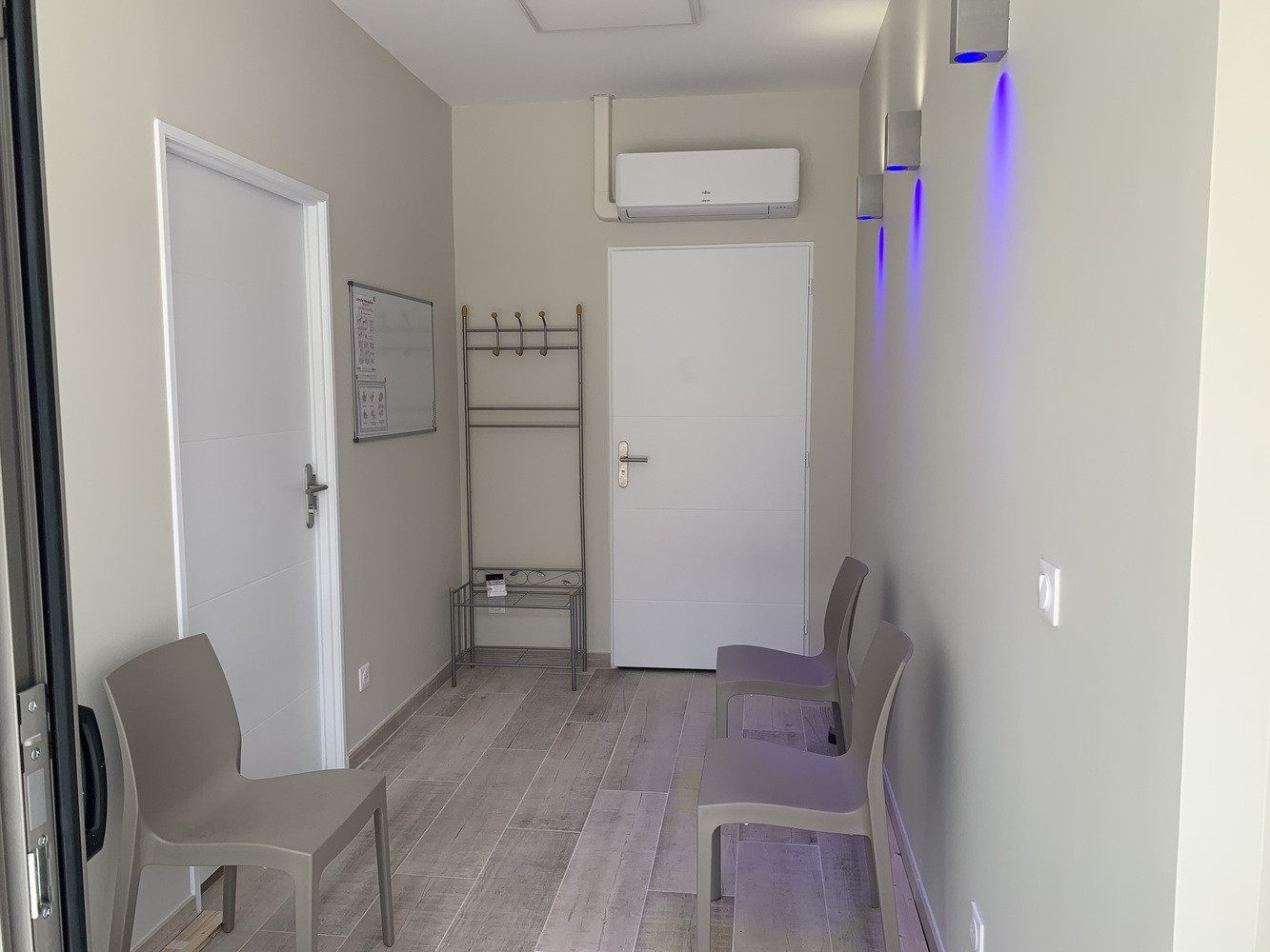 
                                                Location
                                                 Local professionnel