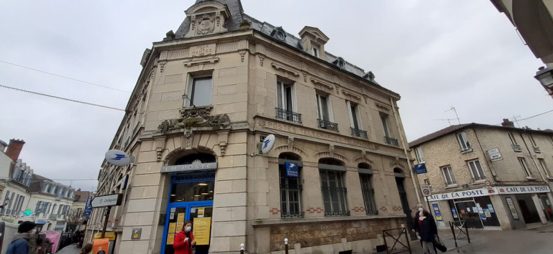 
                                                Location
                                                 Local professionnel au coeur de Mantes La Jolie