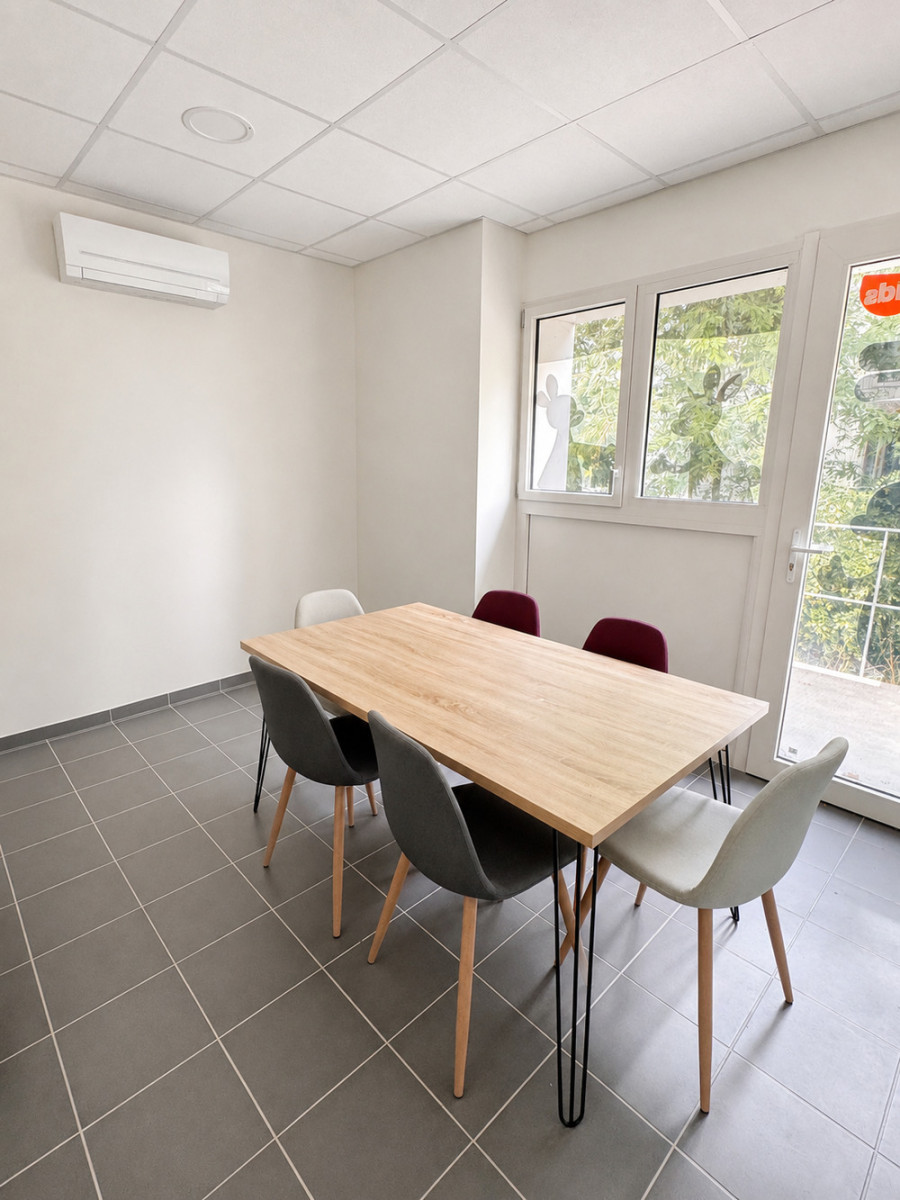 
                                                Vente
                                                 LOCAL PROFESSIONNEL LIBRE DE TOUTE OCCUPATION