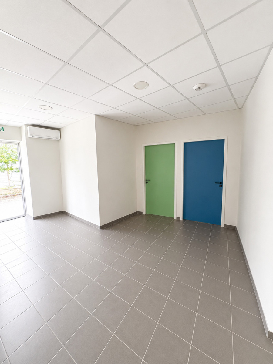 
                                                Vente
                                                 LOCAL PROFESSIONNEL LIBRE DE TOUTE OCCUPATION