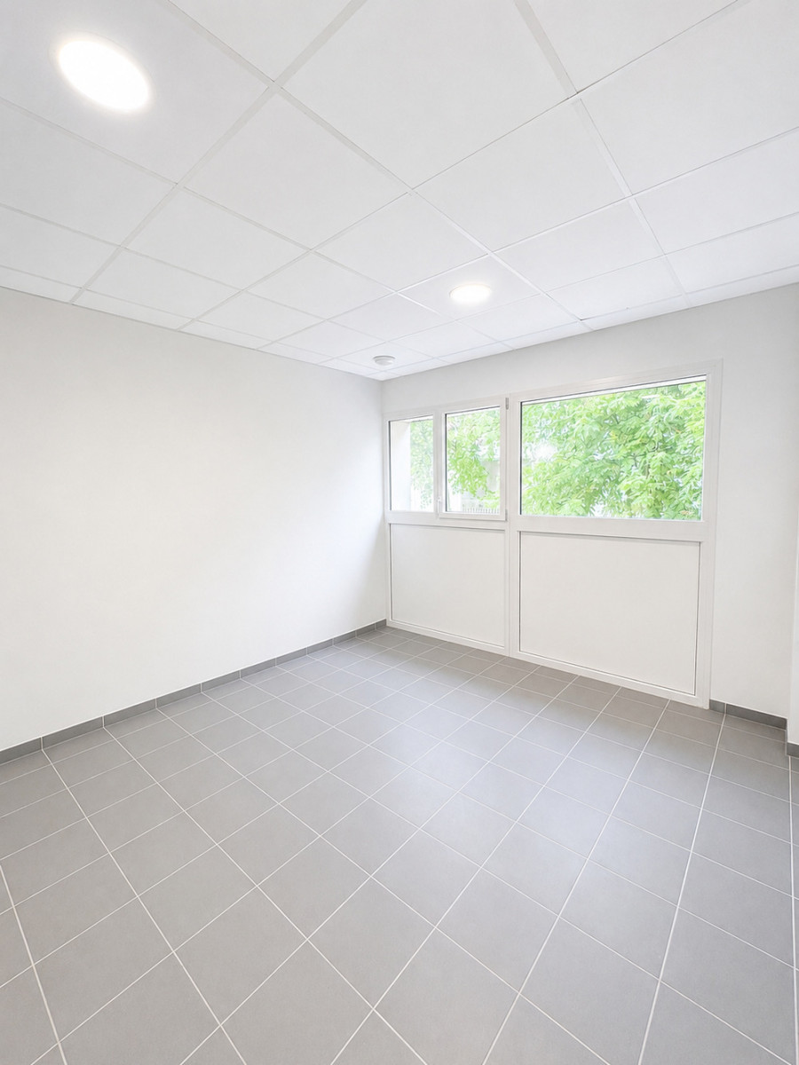 
                                                Vente
                                                 LOCAL PROFESSIONNEL LIBRE DE TOUTE OCCUPATION