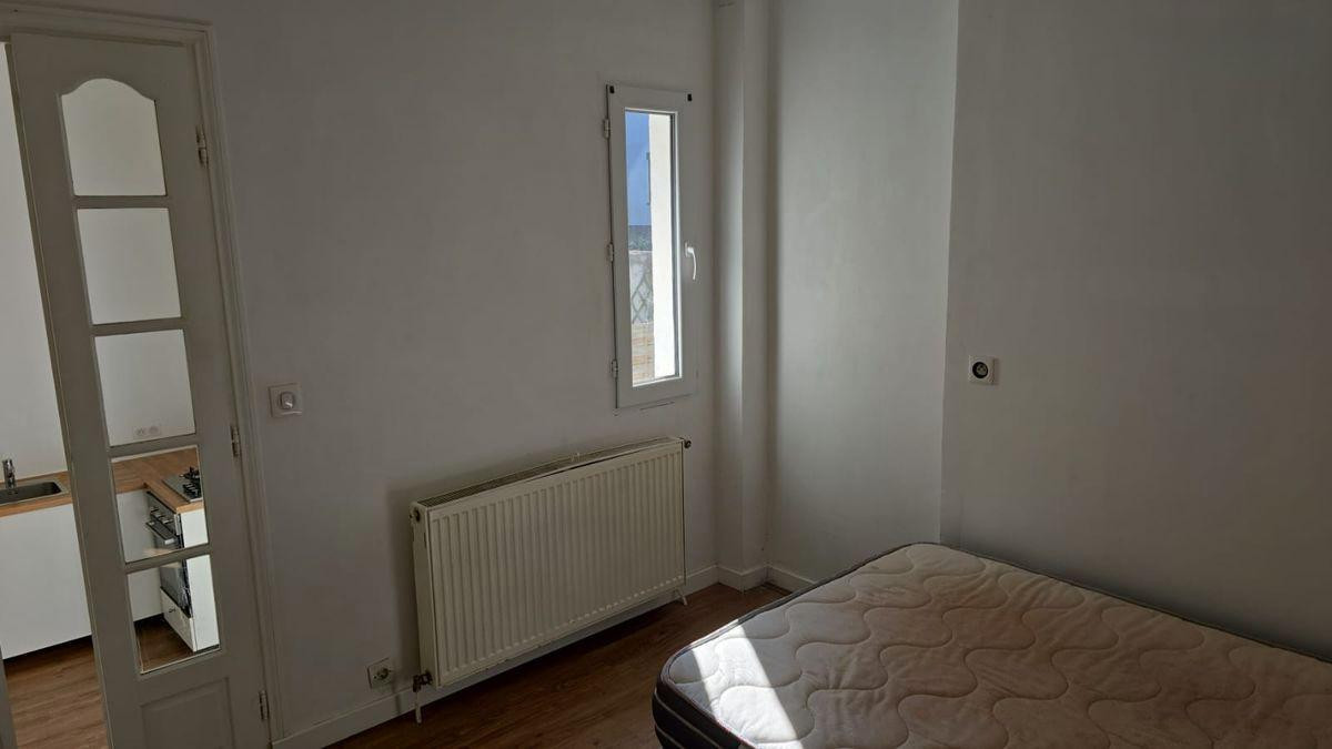 
                                                Location
                                                 Location 1 pieces avec jardin privatif et 1 place