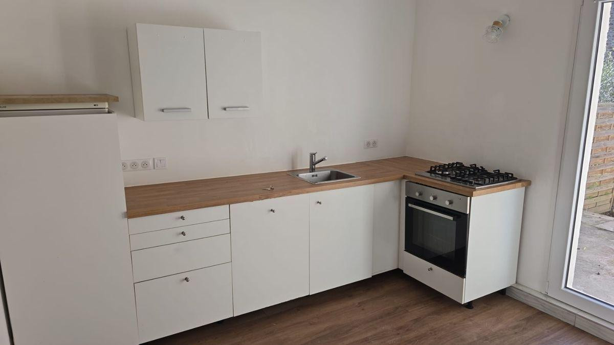 
                                                Location
                                                 Location 1 pieces avec jardin privatif et 1 place