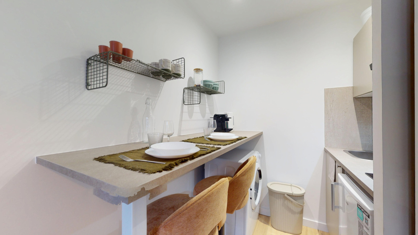 
                                                Location
                                                 Location 15.91m²