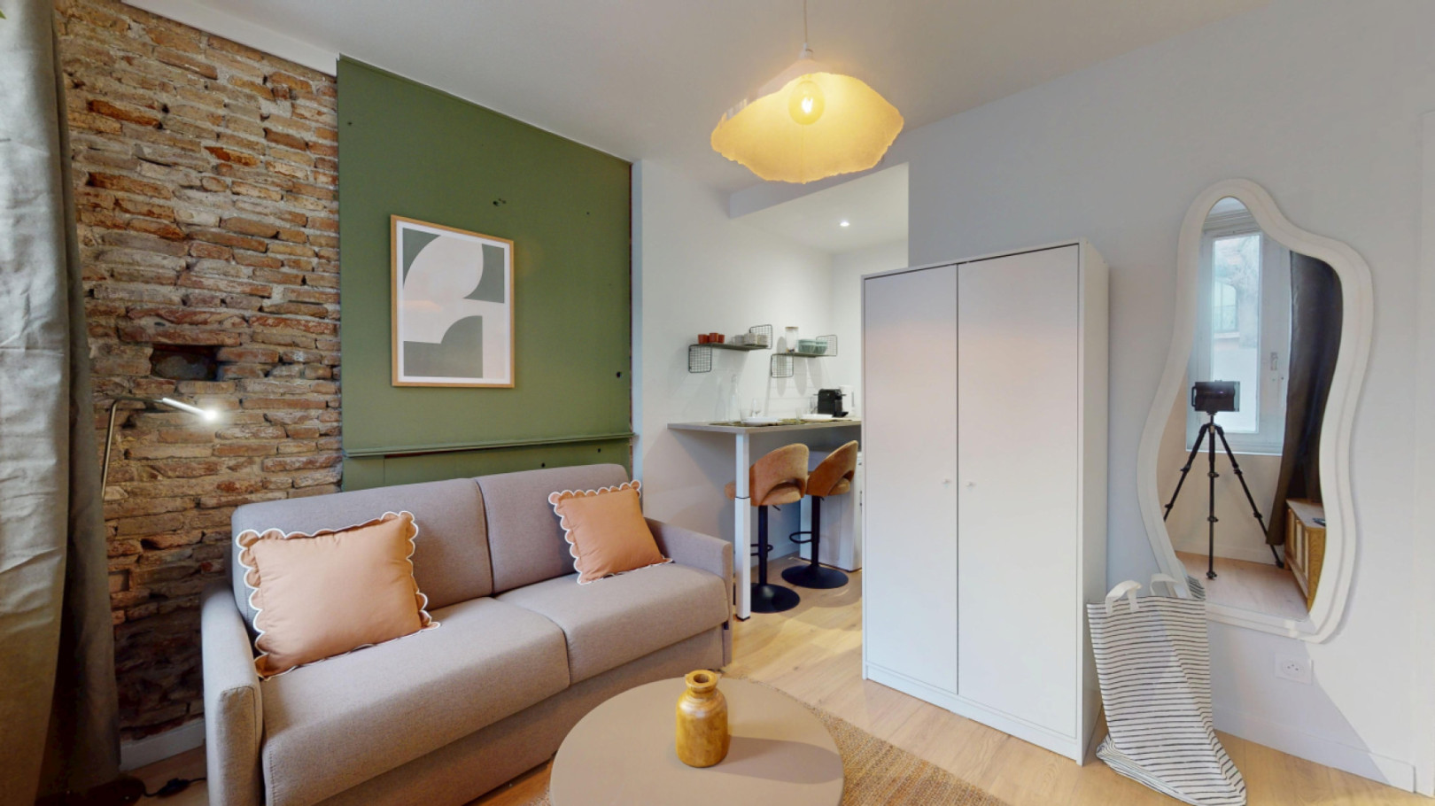 
                                                Location
                                                 Location 15.91m²