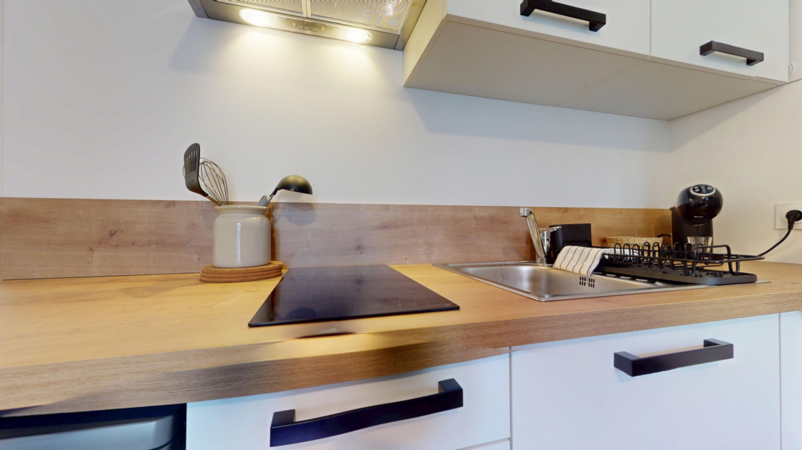 
                                                Location
                                                 Location 16.03m²