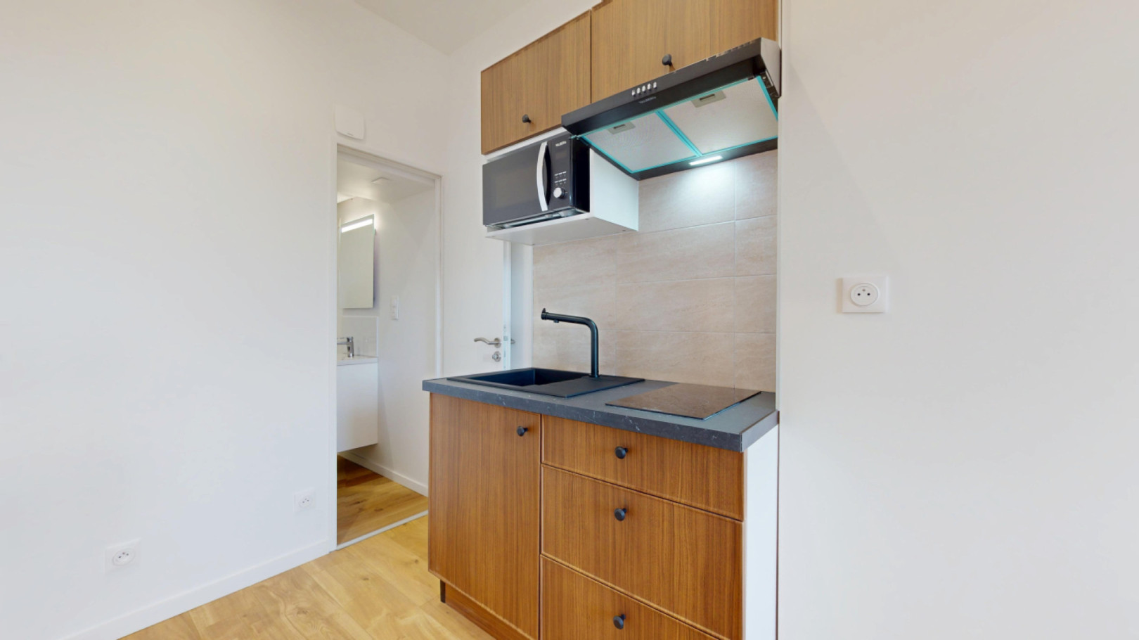 
                                                Location
                                                 Location 16.12m²