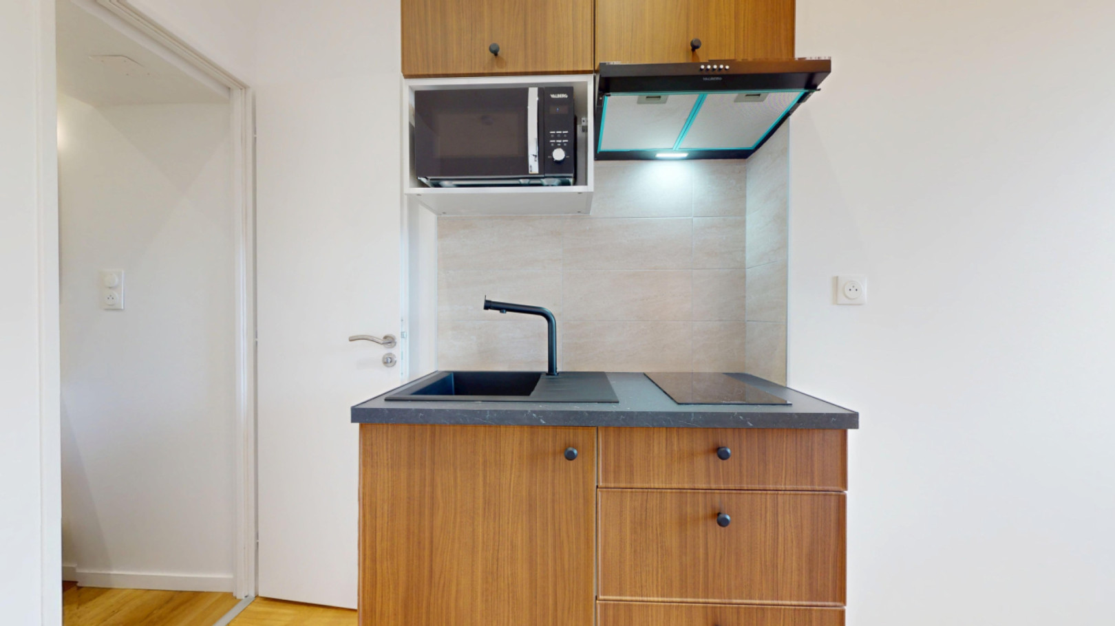 
                                                Location
                                                 Location 16.12m²