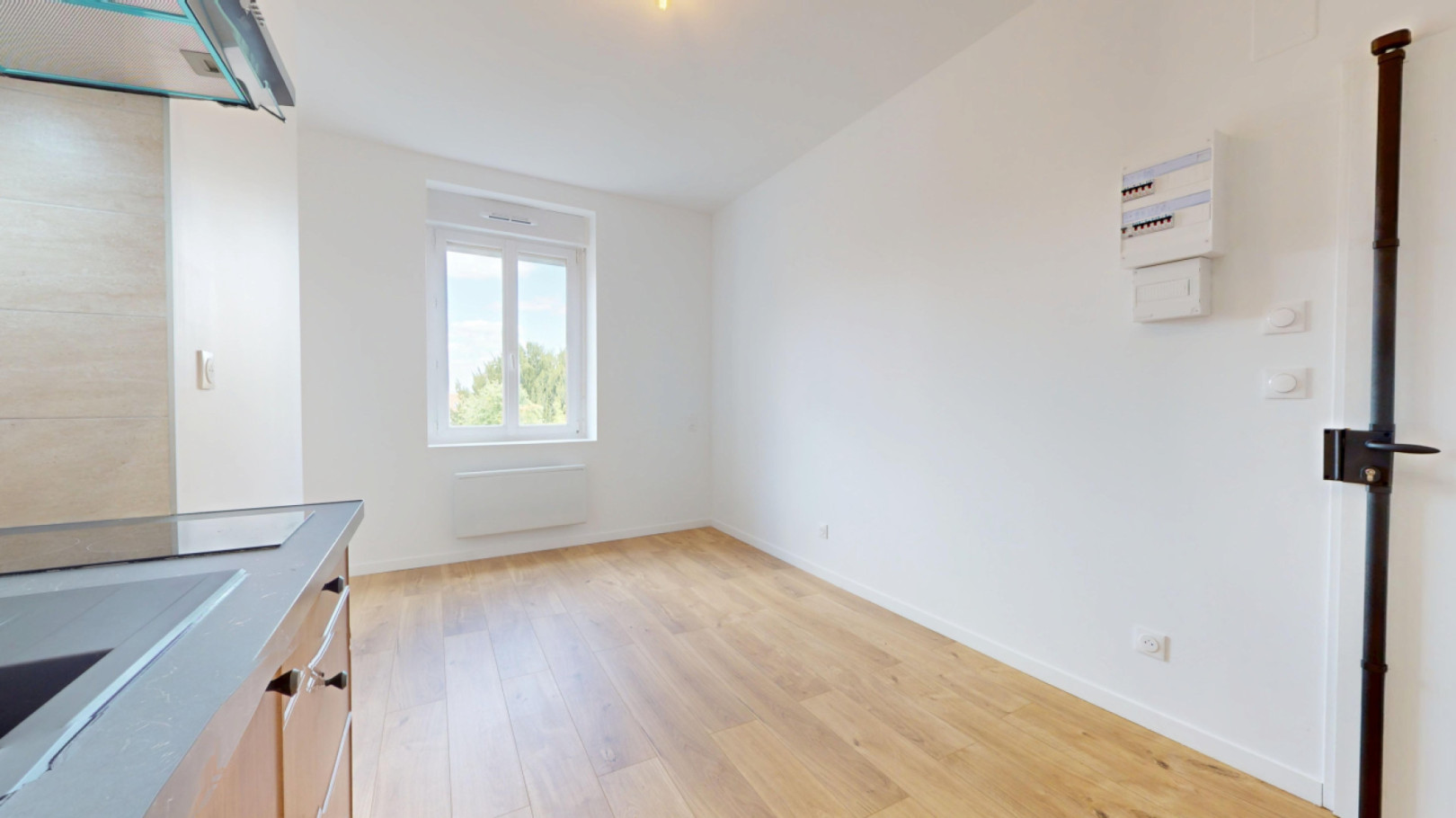 
                                                Location
                                                 Location 16.12m²
