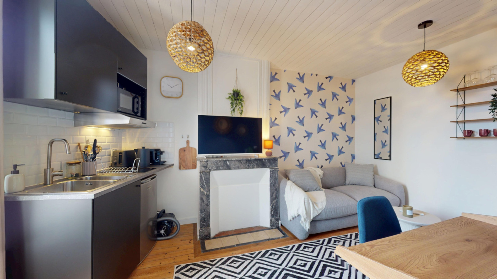 
                                                Location
                                                 Location 16.40m²