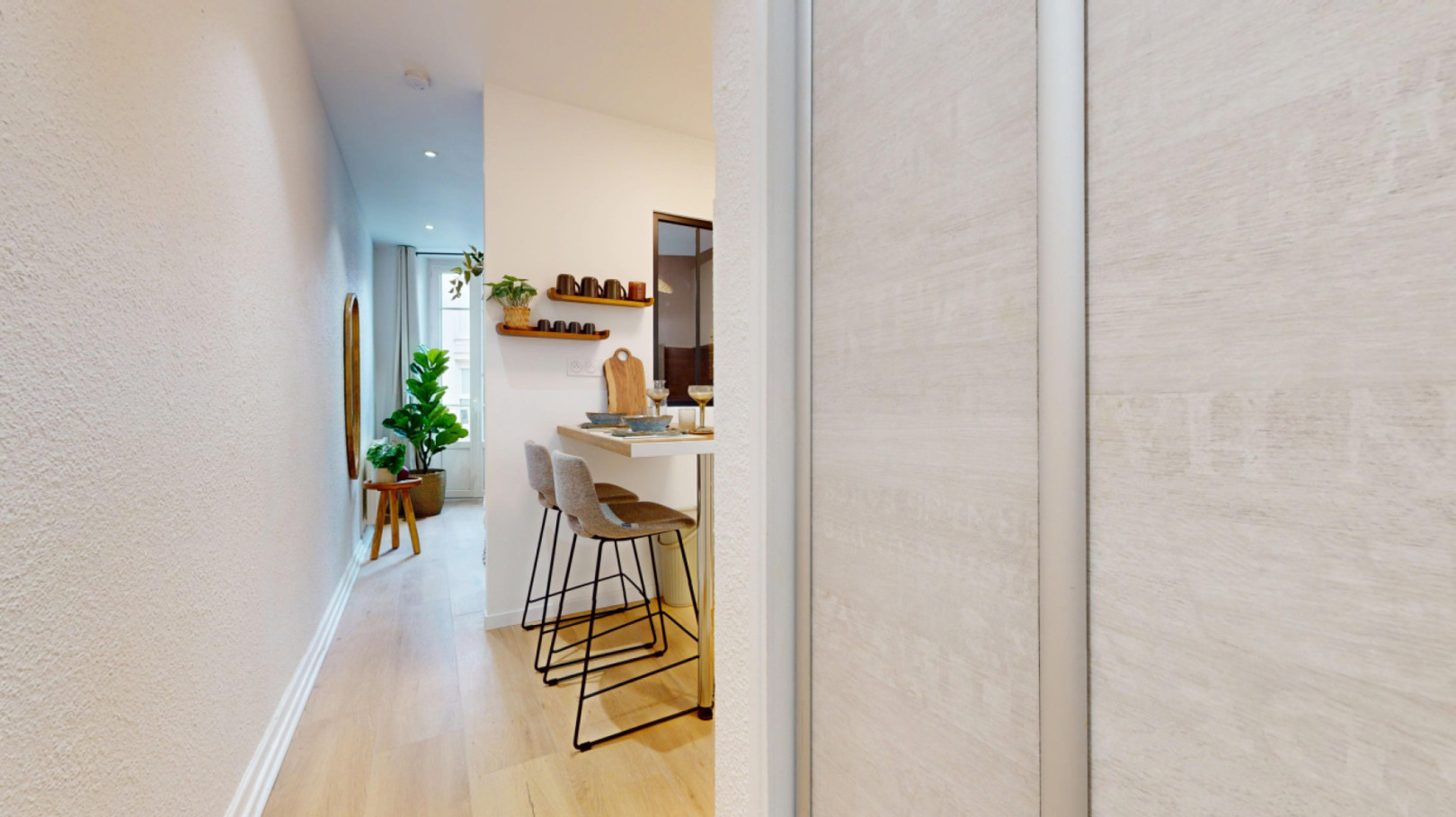 
                                                Location
                                                 Location 17.38m²