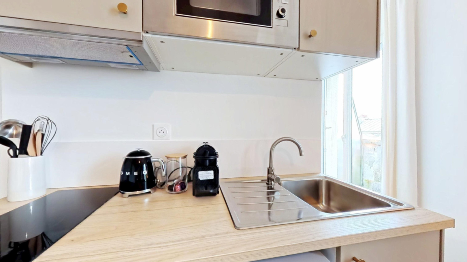 
                                                Location
                                                 Location 18.20m²