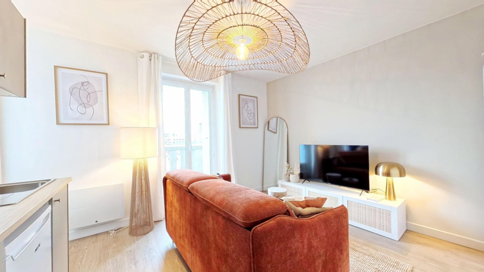 
                                                Location
                                                 Location 18.20m²