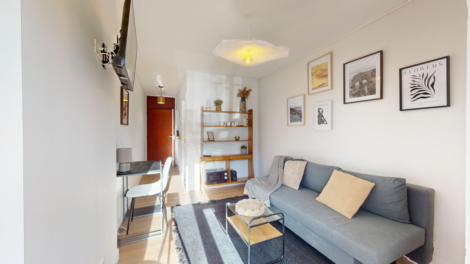 
                                                Location
                                                 Location 18.22m²