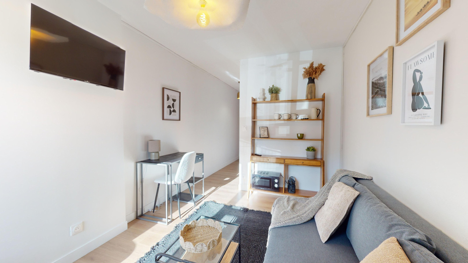 
                                                Location
                                                 Location 18.22m²