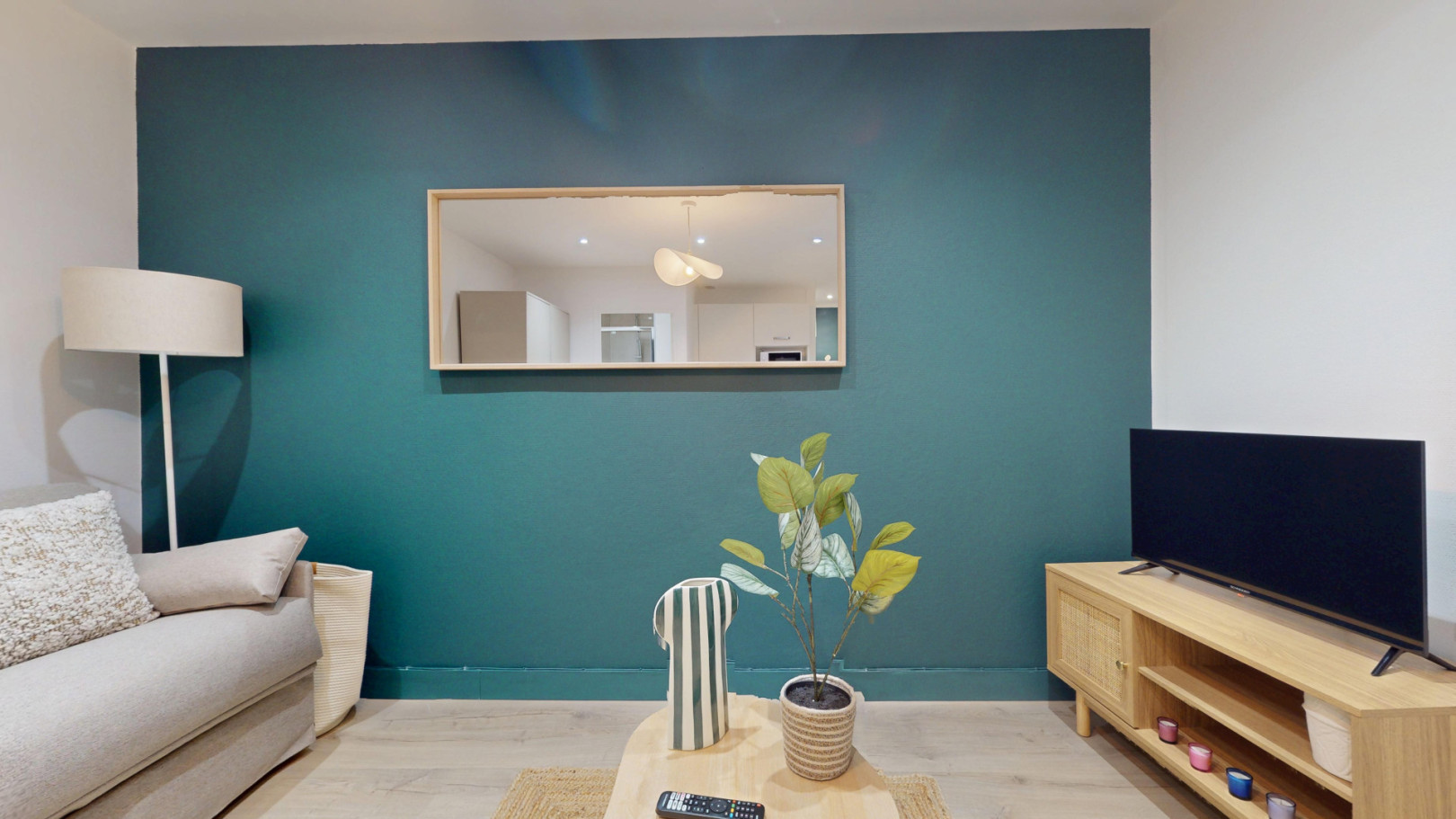 
                                                Location
                                                 Location 18.77m²